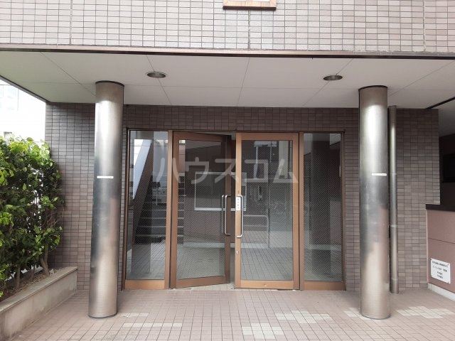 27/30 エントランス