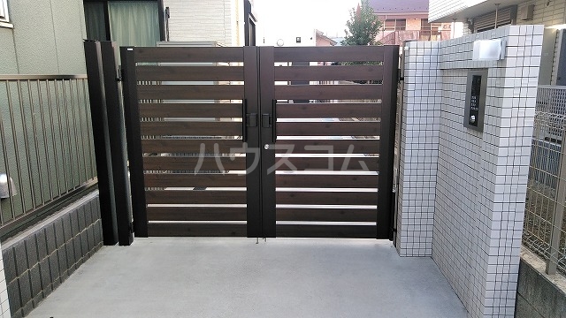 26/30 エントランス