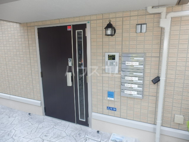 21/30 エントランス