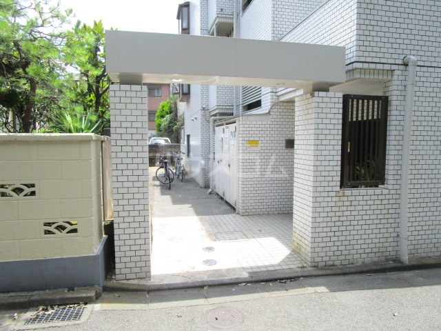 25/30 エントランス