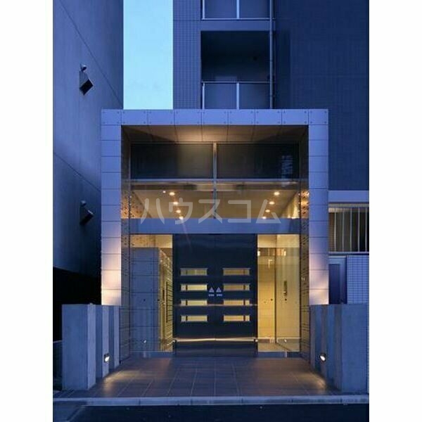 19/30 エントランス