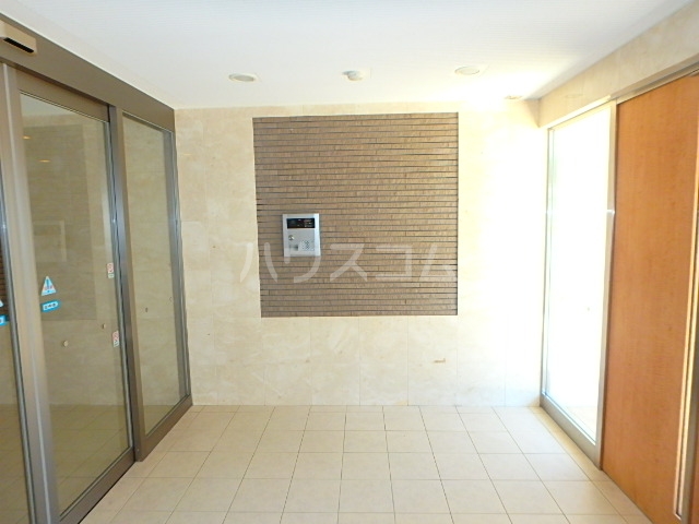 21/30 エントランス