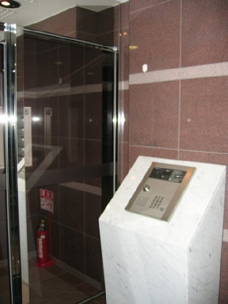 22/30 エントランス