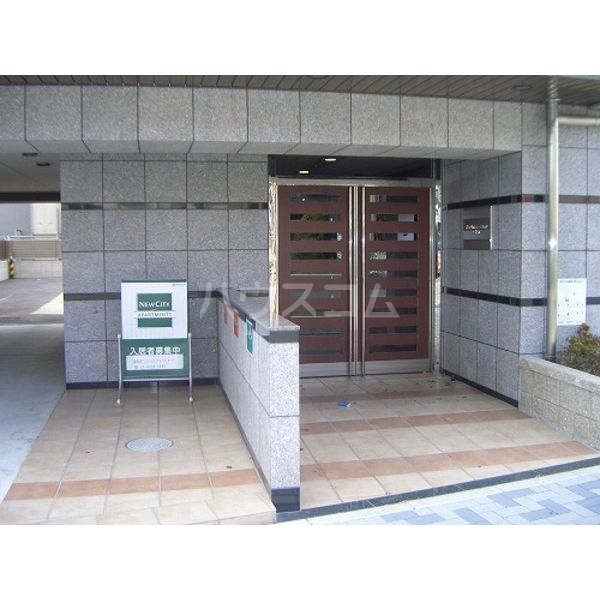 15/23 エントランス