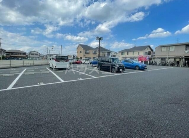 18/28 駐車場