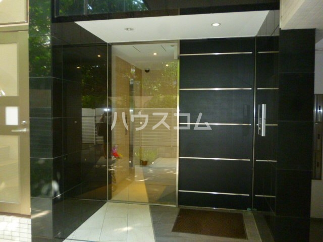 18/28 エントランス