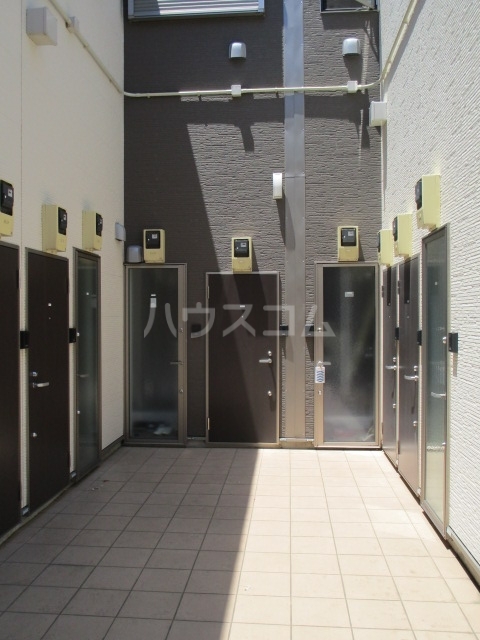 23/30 エントランス