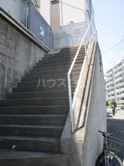 25/30 エントランス