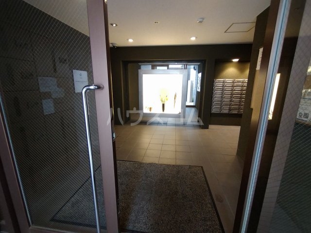 28/30 エントランス