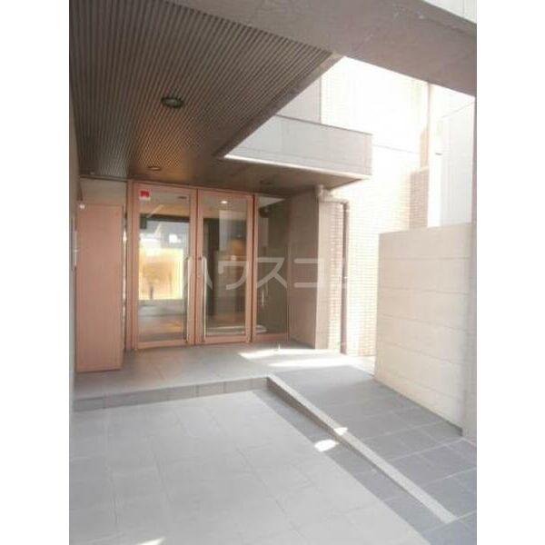 28/30 エントランス