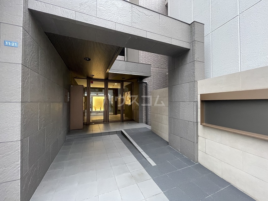 23/25 エントランス