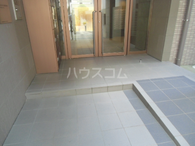 20/23 エントランス