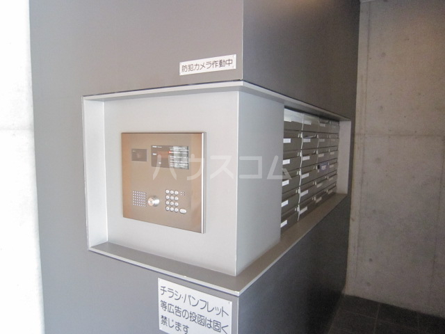 19/27 エントランス