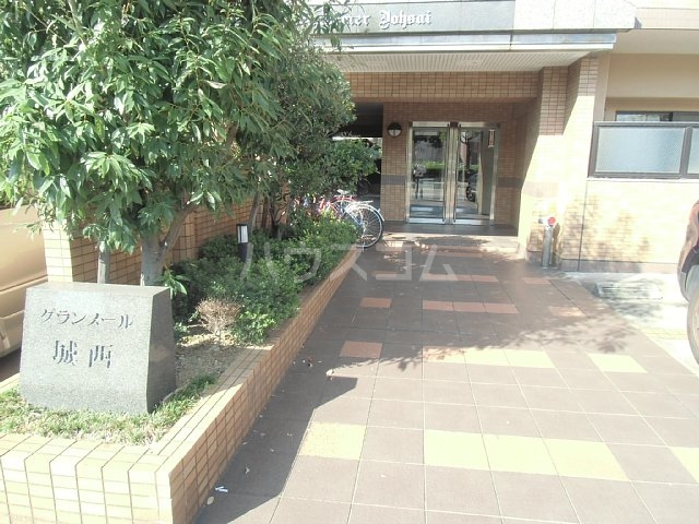 19/25 エントランス