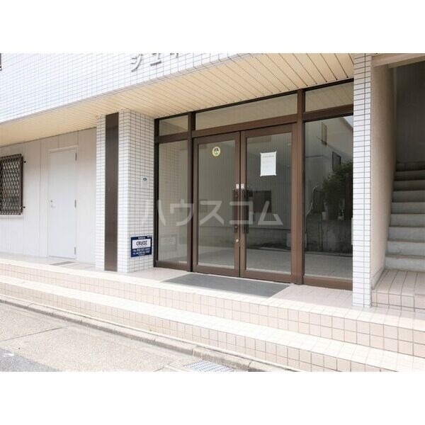 23/30 エントランス