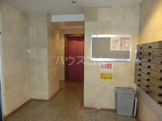 14/19 エントランス