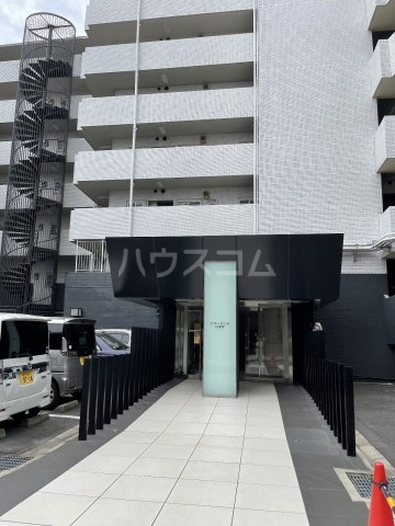 21/30 エントランス