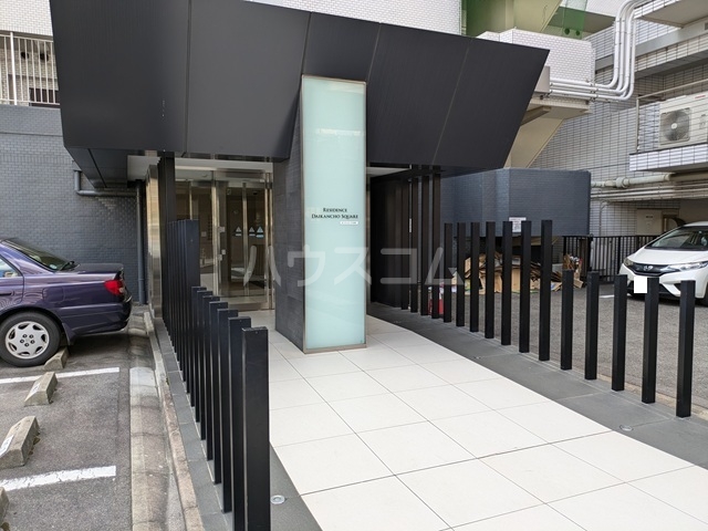 26/30 エントランス