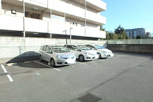 22/27 駐車場