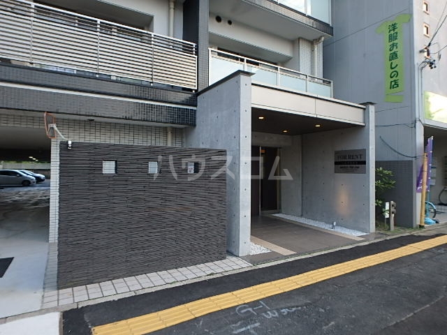 19/26 エントランス