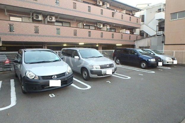 22/30 駐車場