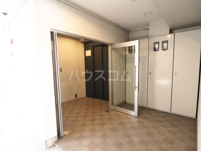 17/23 エントランス