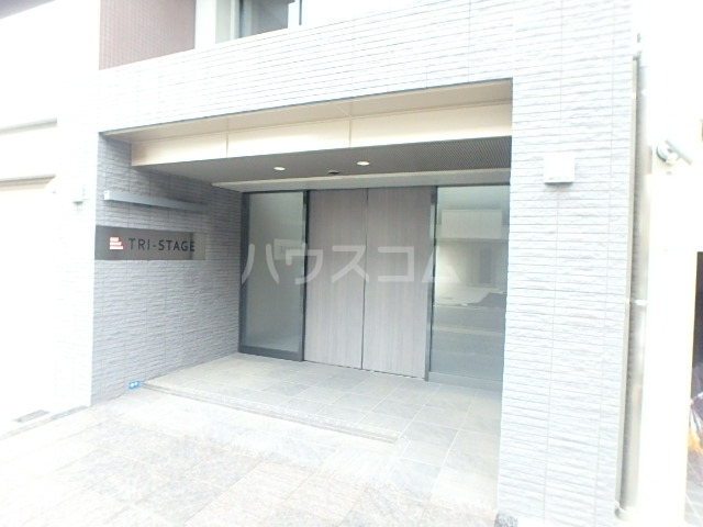 21/30 エントランス