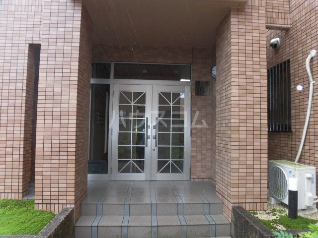 27/30 エントランス