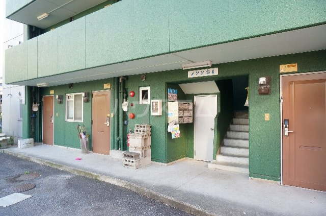 21/29 エントランス