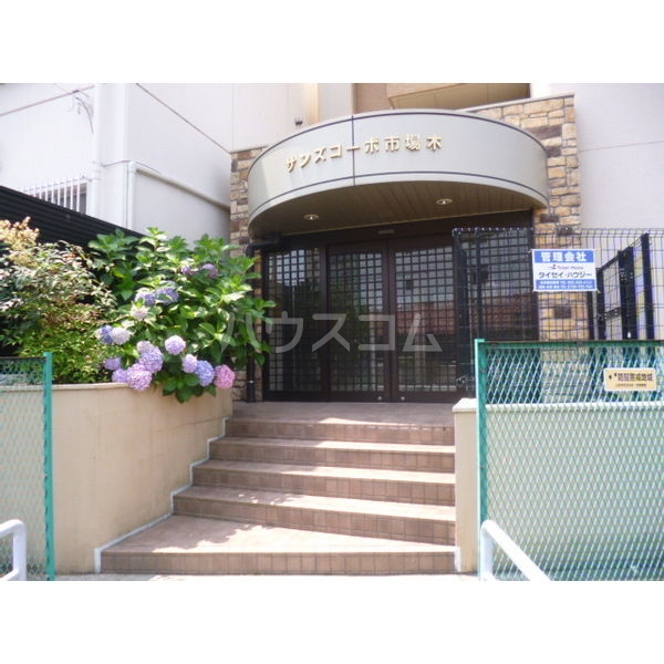 22/27 エントランス