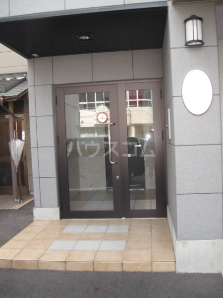 18/26 エントランス