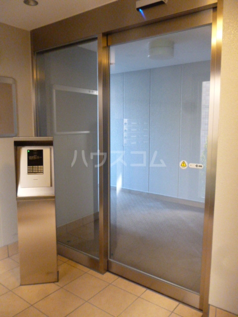 18/28 エントランス