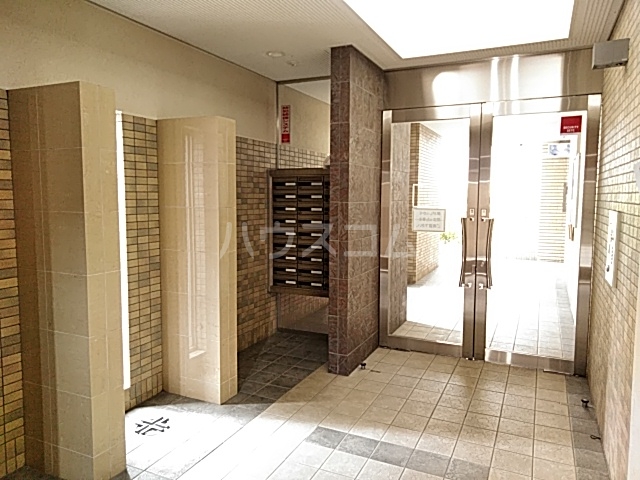 28/30 エントランス