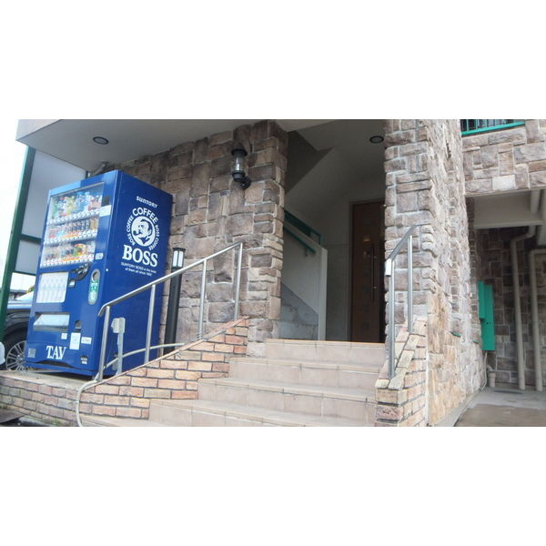 23/28 エントランス