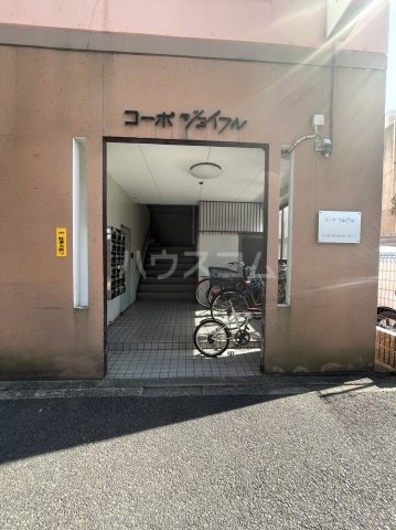 22/25 エントランス