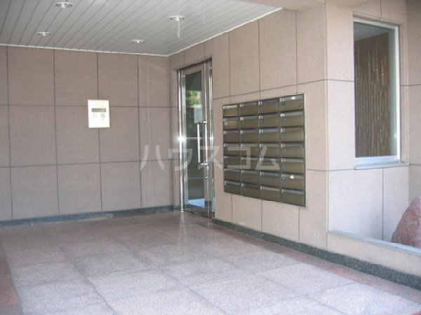 21/30 エントランス