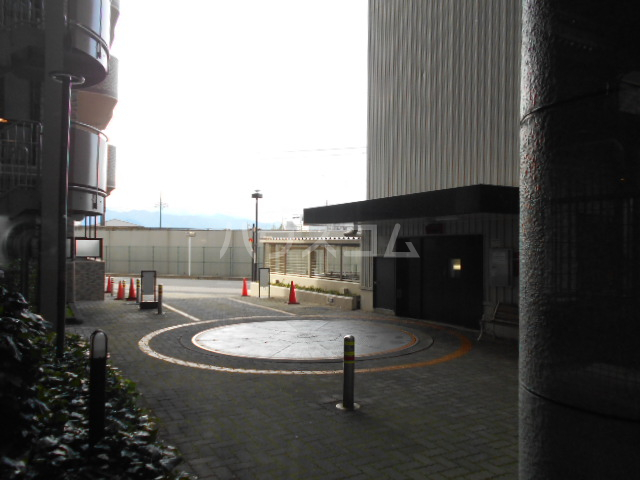 27/30 駐車場