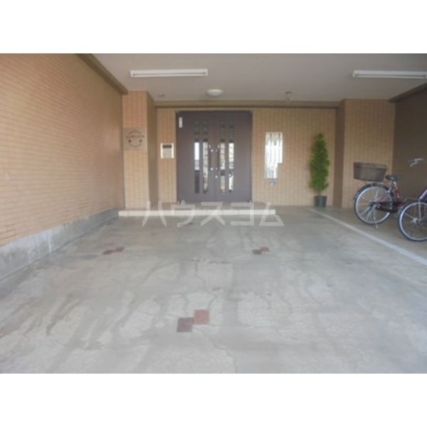 17/26 エントランス