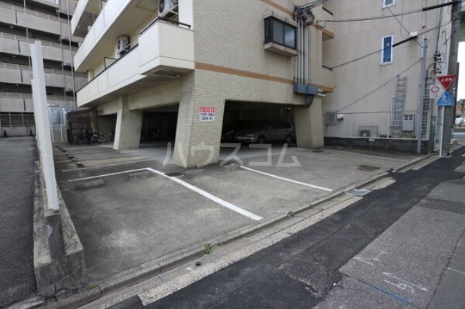 16/25 駐車場