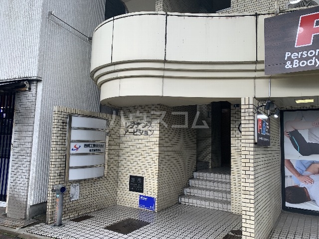 24/30 エントランス