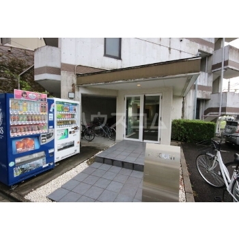21/30 エントランス