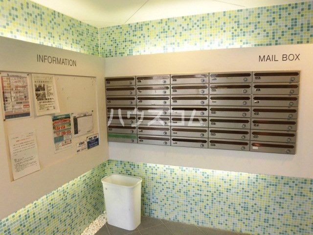 21/30 エントランス