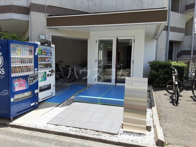 28/30 エントランス