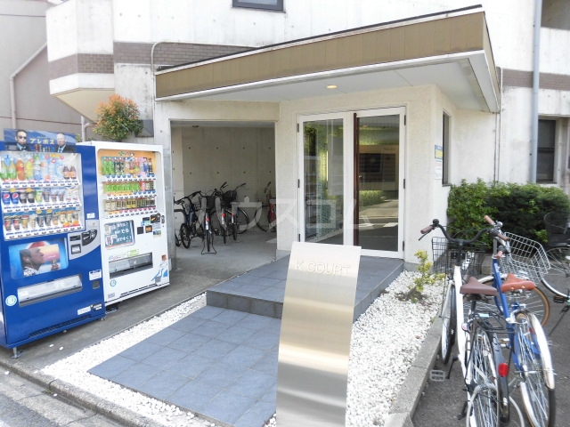 24/30 エントランス