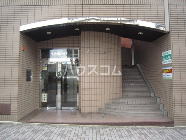 19/27 エントランス