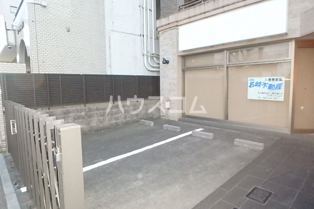 25/30 駐車場