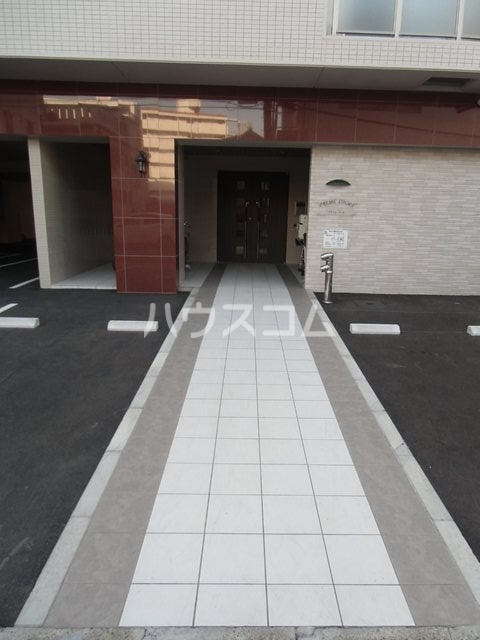 18/27 エントランス