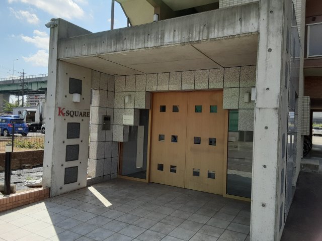 2/4 エントランス