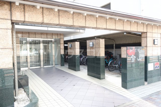 21/28 エントランス