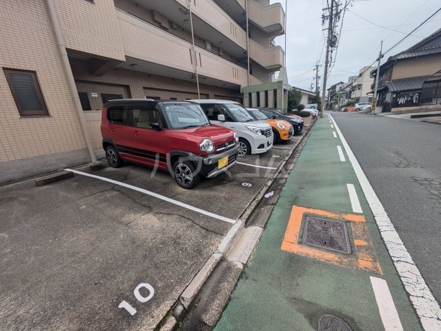 26/30 駐車場